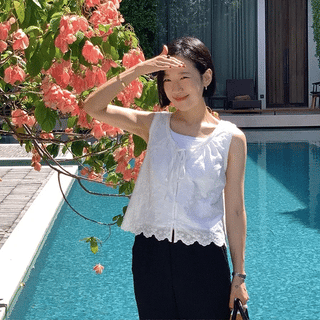 Dinu Lace Embroidered Frill Sleeveless Blouse