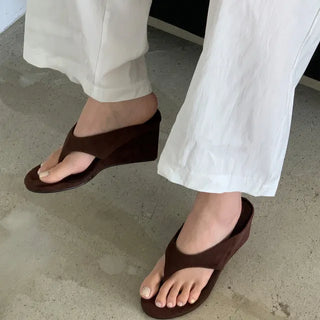 Truth Thumb Flipflops Midi Heels