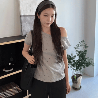 Star One-Shoulder Asymmetrical Tee