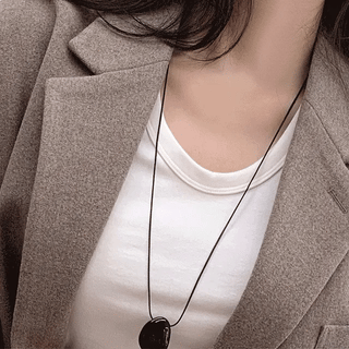 Curly Almond Stone Drop Necklace