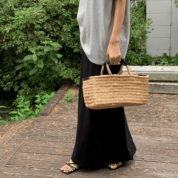 Mid-long skirt