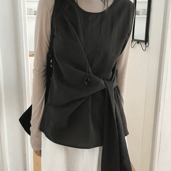 Rug strap sleeveless blouse