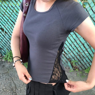 Lace track V-neck T-shirt