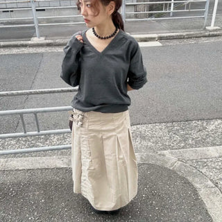 Of V-neck knit