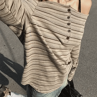 Mood Off-Shoulder Button T-shirt