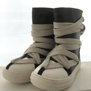 Middle sneakers