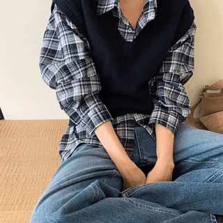 Sting Wool VNeck Knit Vest