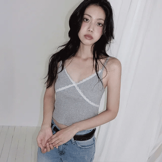 Lazen Wrinkle Lace Crop Sleeveless Sleeveless