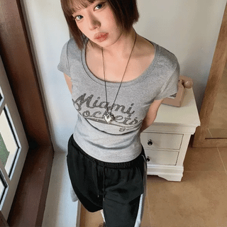 Number U-Neck Shirred Crop Short Sleeve Tee