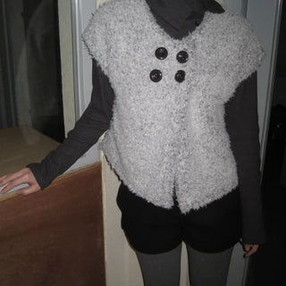 Double-button boucle vest