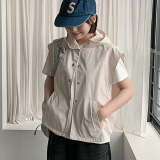 Kumoki Button Hooded Vest