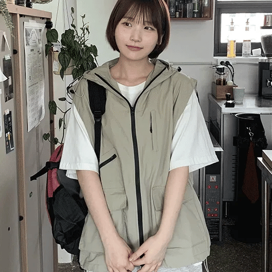 I-Pocket Nylon Hooded Vest