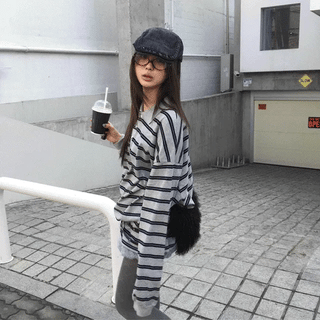 three line collar sweatshirt