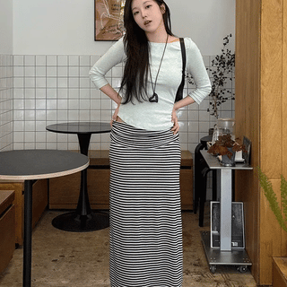 Folding striped skirt