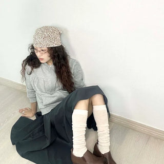 Loose gouge knee socks