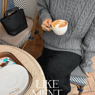 Blend Cable Round Knit