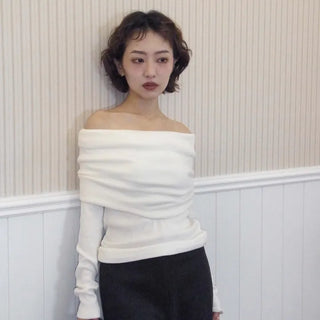 Round off-shoulder T-shirt