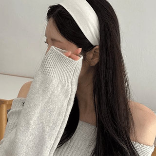 Wide knit hairband