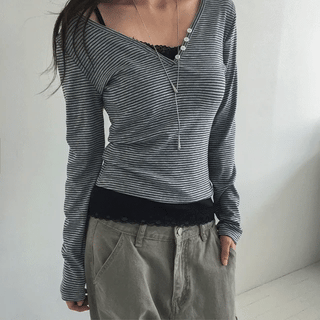 Naelve Striped Button V-neck Long Sleeve T-shirt