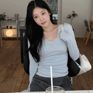 Mochi U-neck T-shirt