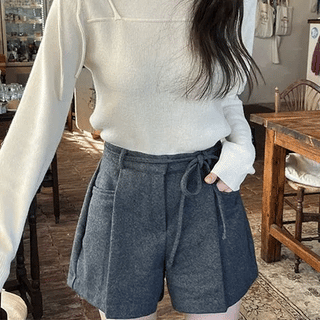 Wool ribbon pintuck shorts