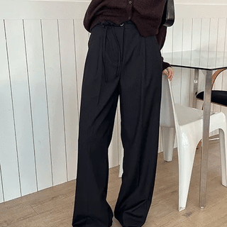 Libre Strap Pintuck Slacks