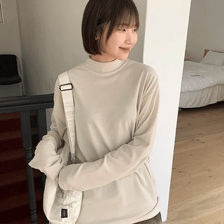 Nakuo Oversized Mock Turtleneck Long Sleeve Tee