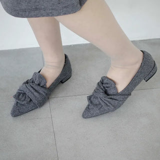Note-pointed loafers