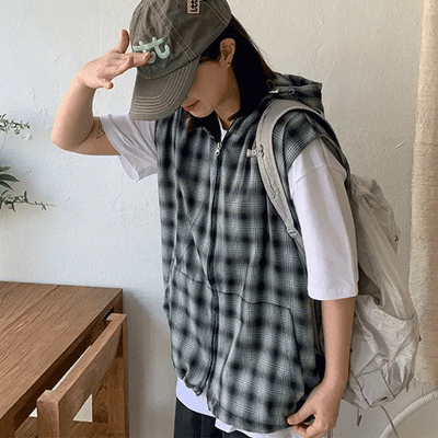 Reibe Check Hooded Zip-Up Vest