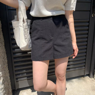 High-waisted 3/4 length cotton elastic waist shorts