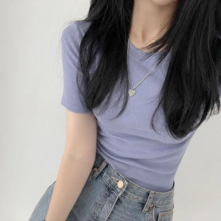 Stretchy slim round short-sleeve T-shirt featuring only pretty colors