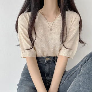 You won't get tired of wearing it every day! Loose-fit V-neck Boucle Short Sleeve Knit