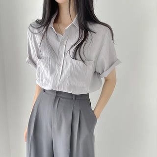 Cool and wrinkle-resistant material, loose-fit two-pocket short-sleeve shirt, blouse