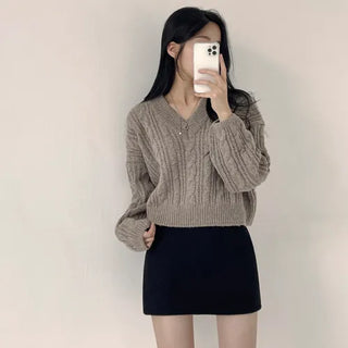 Subtle Colors, Loose Fit Cable Knit V-Neck Long Sleeve Knit