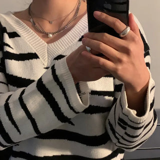 Zebra V-neck Knit