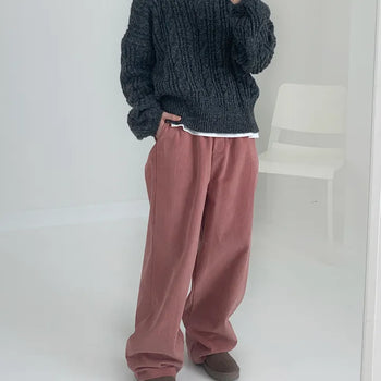 Flat cable knit round neck knit