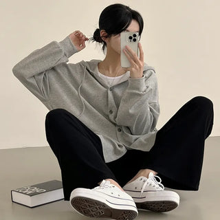 Hooded Button Cardigan that makes you look delicate the moment you put it on