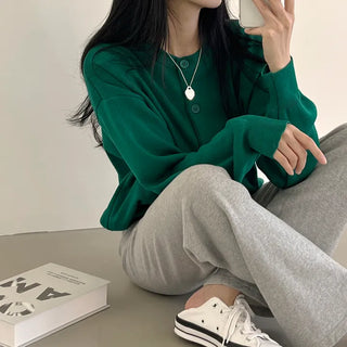 Loose-fit round knit cardigan to choose from for each day of the week