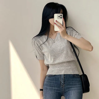 V-neck Short Sleeve Knit that hides excess fat