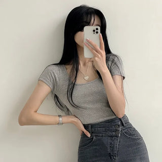 Figure-flattering Square Neck Plain Short Sleeve T-shirt