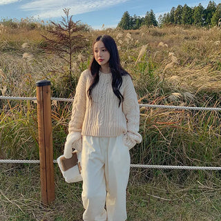 Selly Cable Round Knit