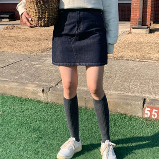 Non-faded raw denim mini skirt with no color transfer