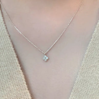 Petit Flower Cubic Pendant Necklace