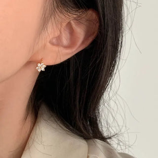 Daisy Flower Cubic One-Touch Earrings (Silver, Gold)