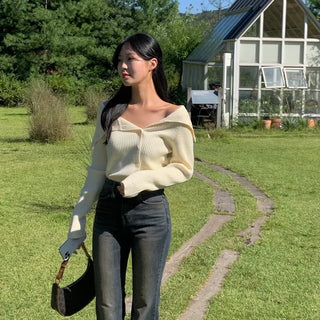 Doel Big Collar Off-Shoulder Button Ribbed Knit