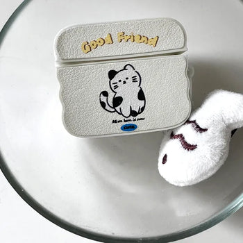 Fish-shaped Bread Keyring Set Cat White Leather AirPods Case