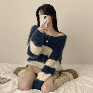 Delicate fit with protective instinct, Angora striped V-neck loose long-sleeve knit