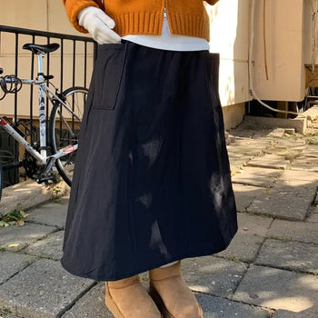Two-pocket padded skirt