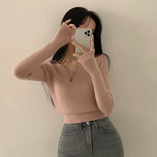 Delicate fit covering back of hands, Thick ribbed V-neck cropped warmer long-sleeve knit