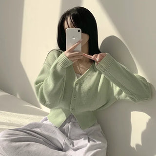 Lovely Mood, V-Neck Avant-Fit Crop Knit Cardigan